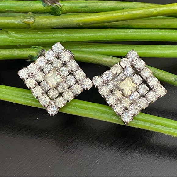 Jewelry | Vintage Unsigned Clear Rhinestones Pave Rhombus Square Clip ...